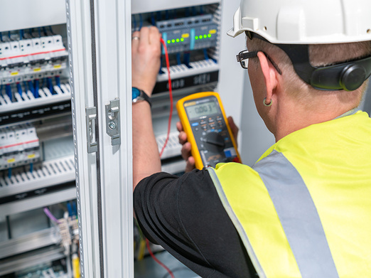 Elektroanlagen-Kontrolle bei V-Tech Elektroinstallation in Königsbrunn